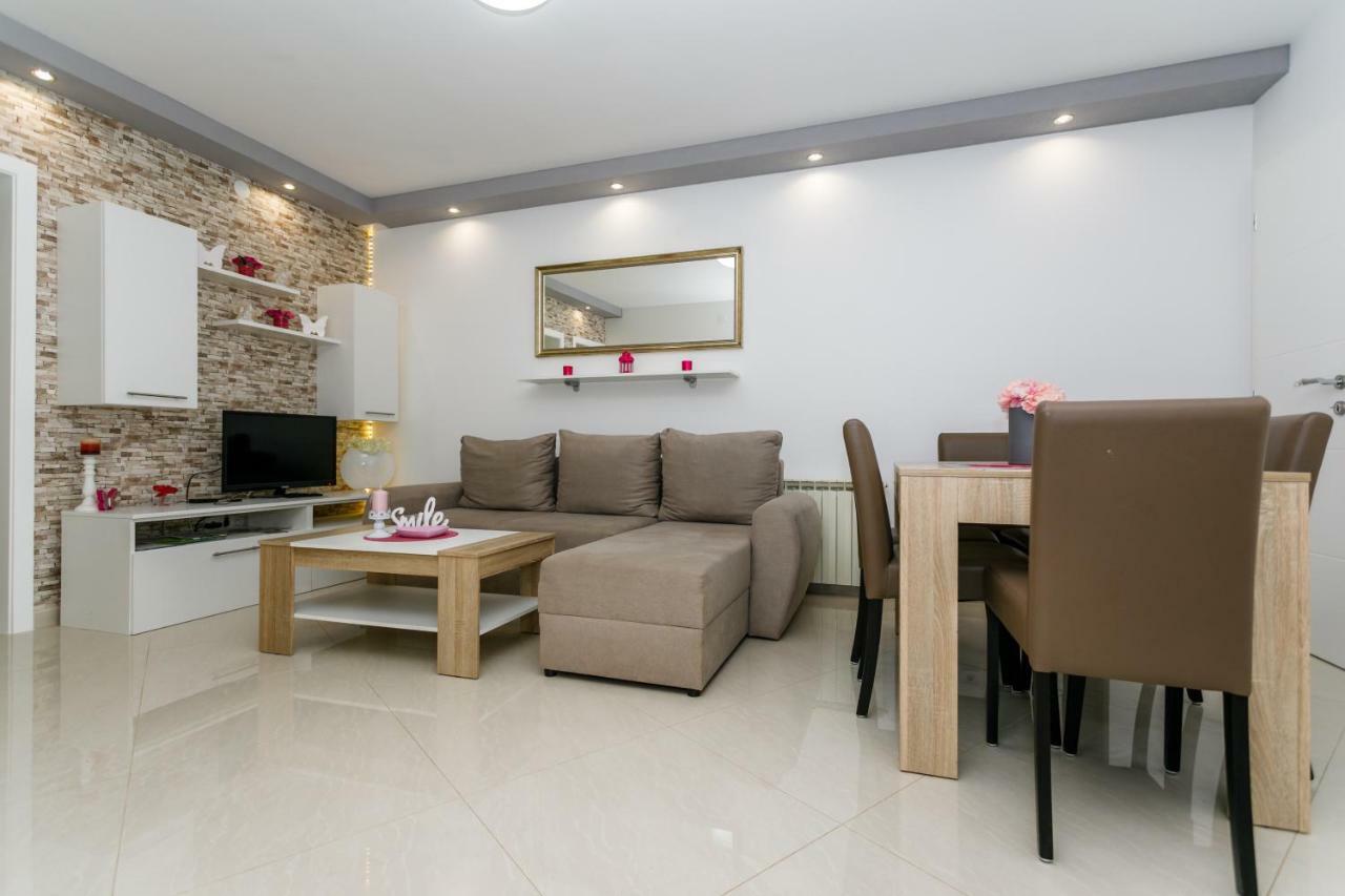 Apartman Brajutovci 26 Kornić Exteriör bild